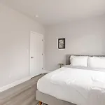 Chic & Convenient Philly Getaway, Your Stylish Stay In Center City