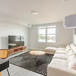 Chic & Convenient Philly Getaway, Your Stylish Stay In Center City