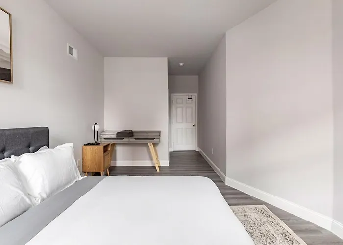 Chic & Convenient Philly Getaway, Your Stylish Stay In Center City