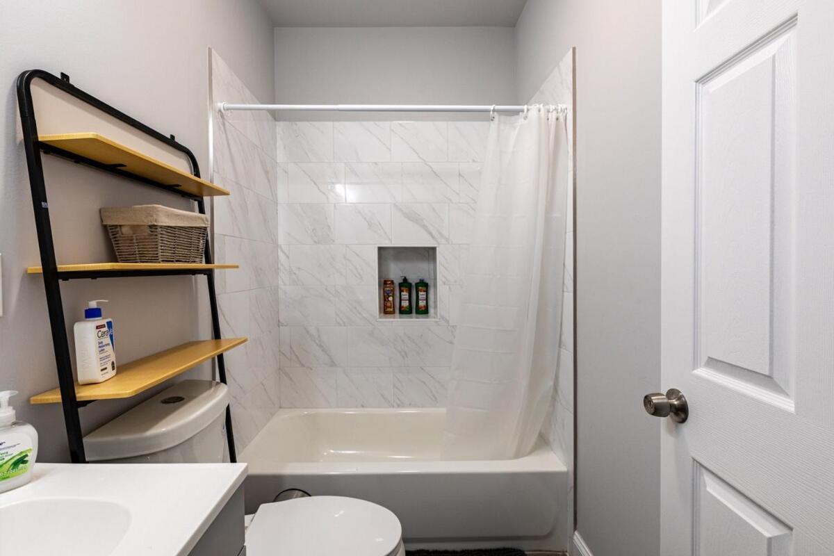 Chic & Convenient Philly Getaway, Your Stylish In Center Apartment