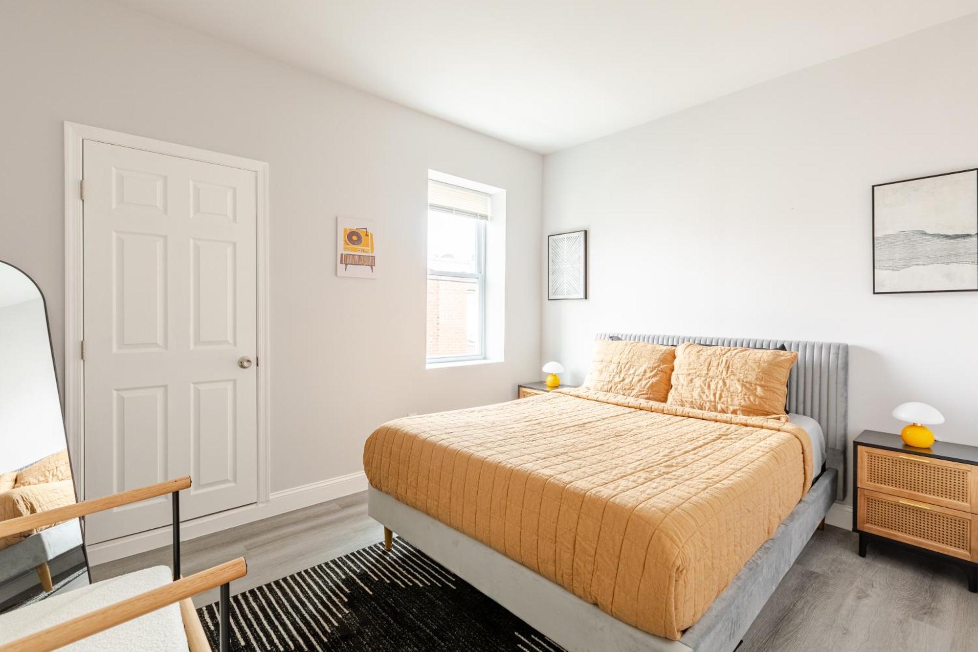 Chic & Convenient Philly Getaway, Your Stylish In Center Apartment *