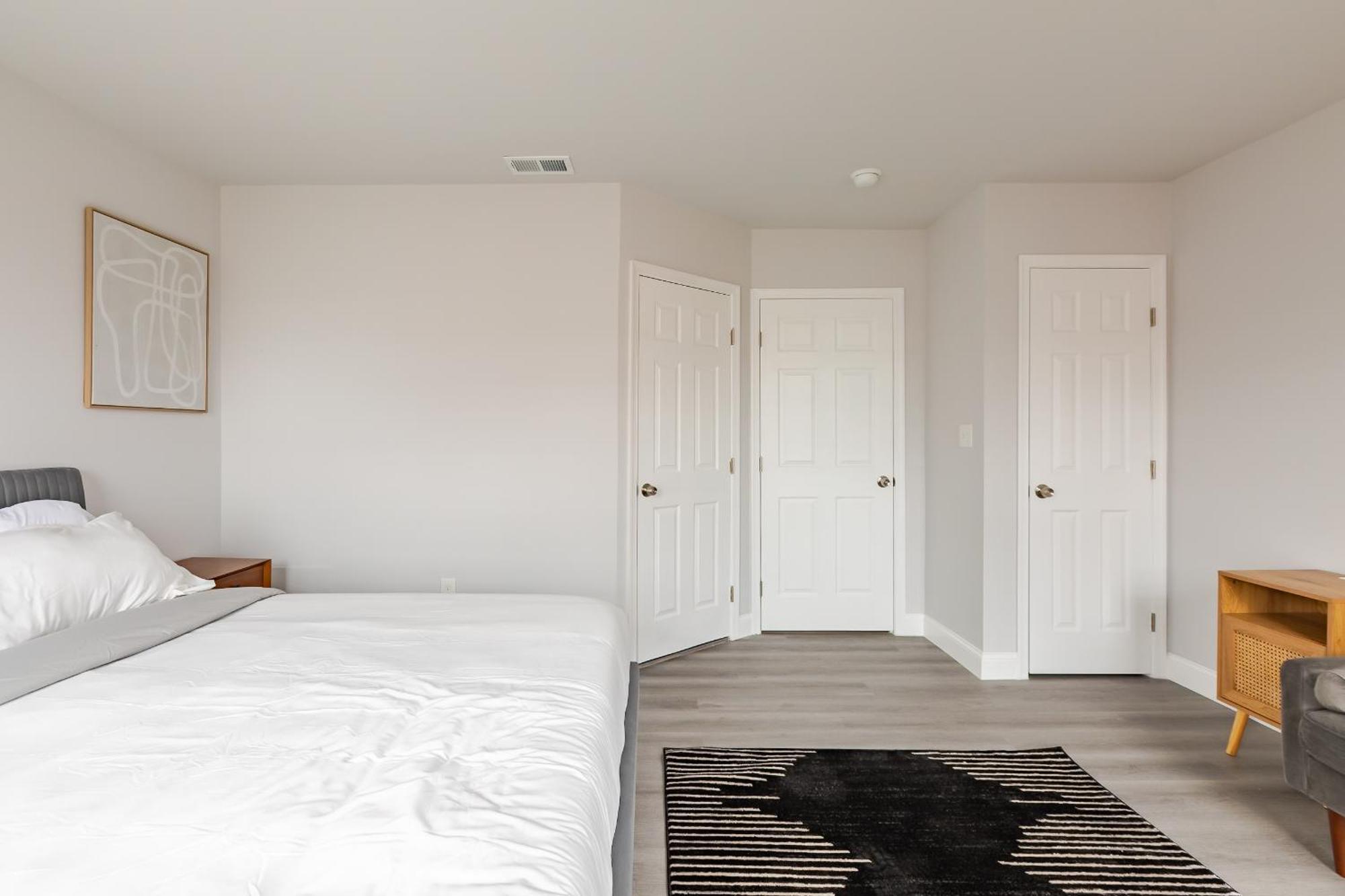 Chic & Convenient Philly Getaway, Your Stylish In Center Apartment Philadelphia