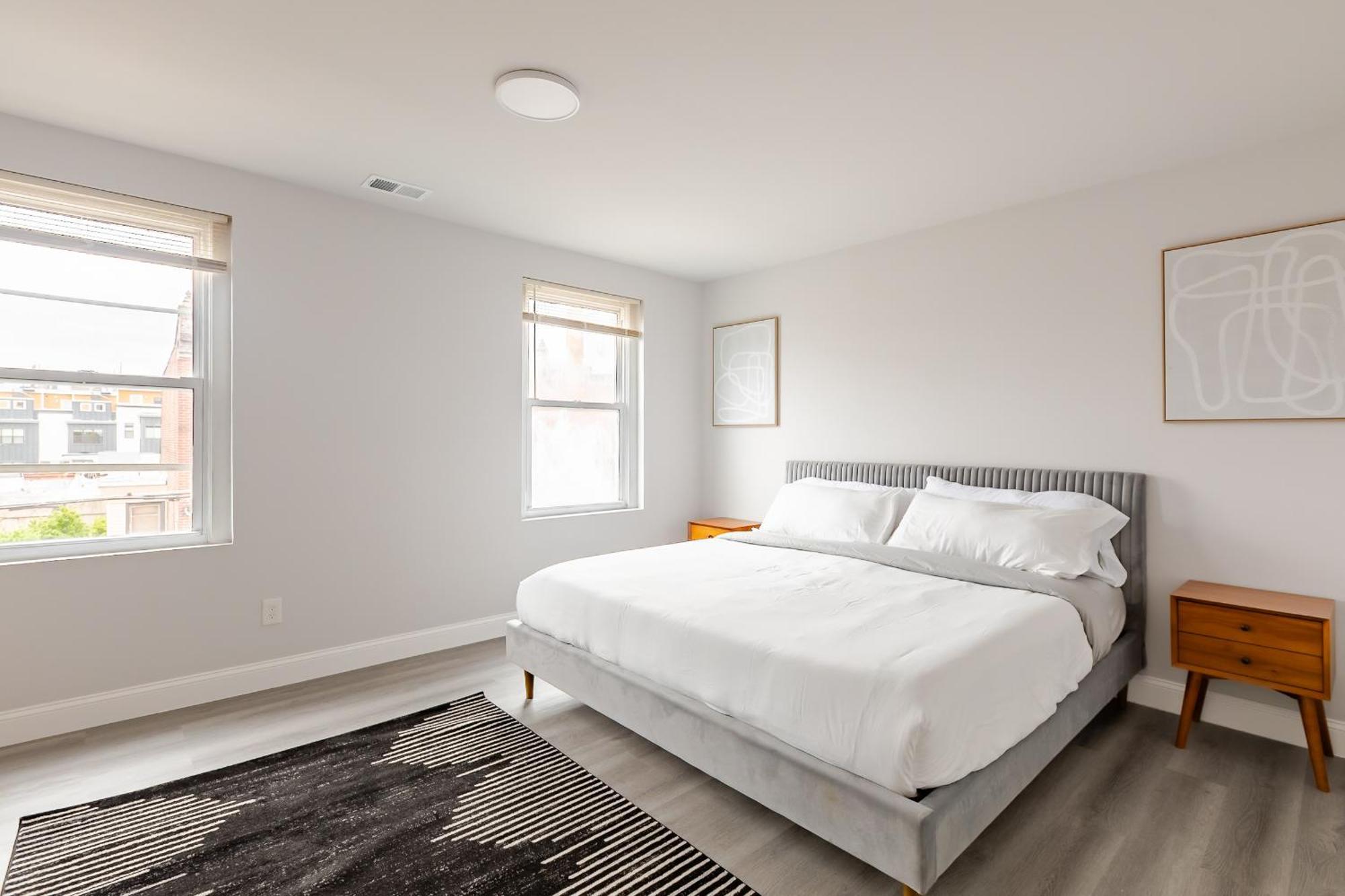 Chic & Convenient Philly Getaway, Your Stylish In Center Philadelphia