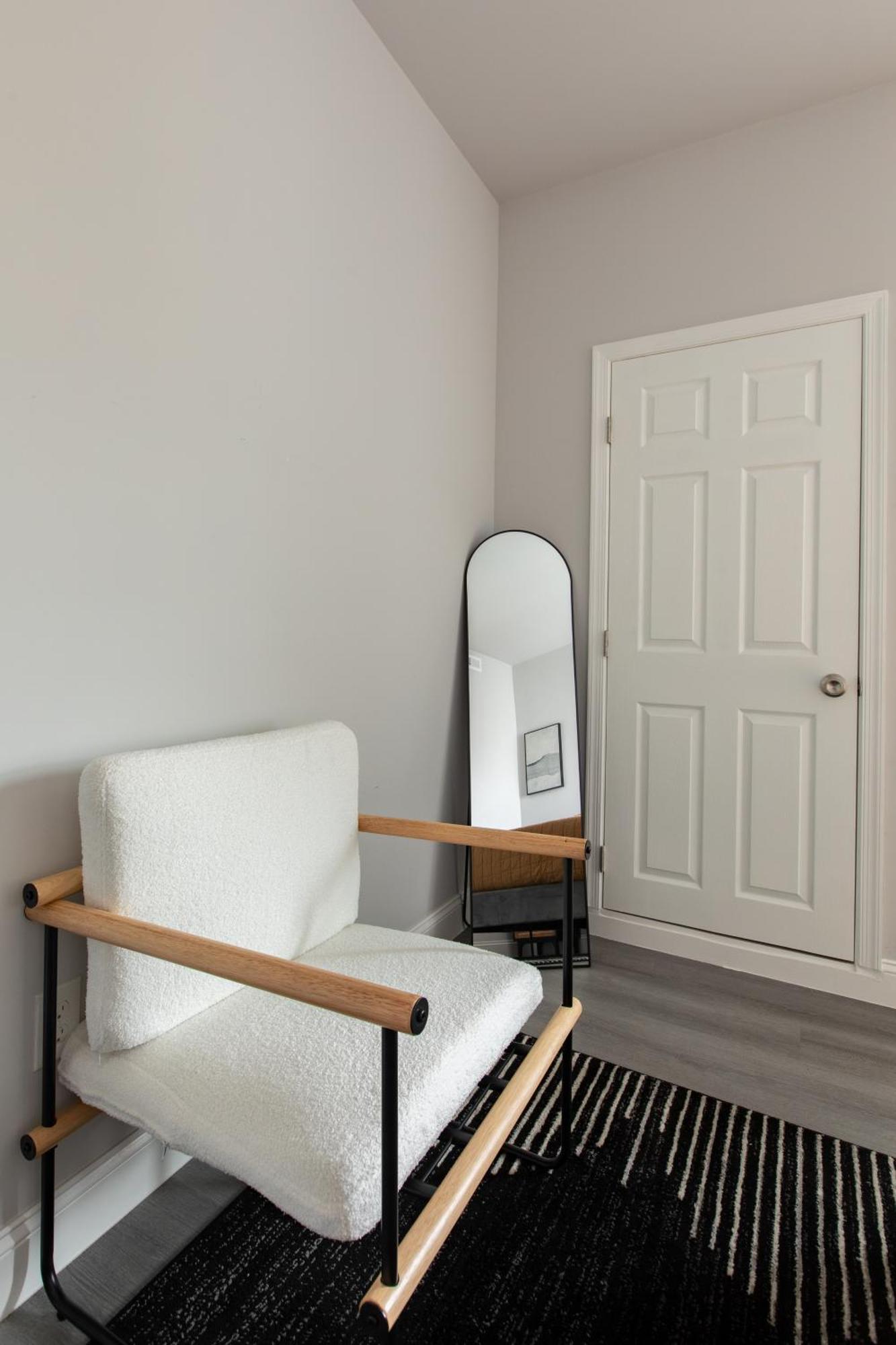 Apartment Chic & Convenient Philly Getaway, Your Stylish In Center Philadelphia