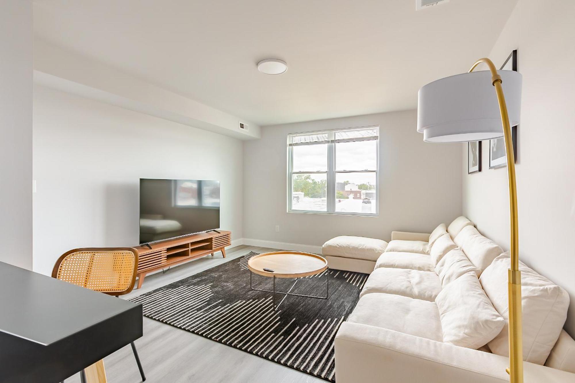 Chic & Convenient Philly Getaway, Your Stylish In Center Apartment Philadelphia
