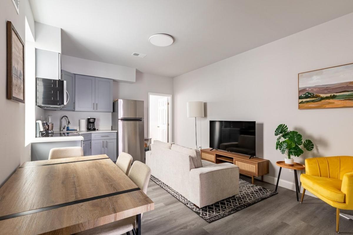 Chic & Convenient Philly Getaway, Your Stylish In Center Apartment *