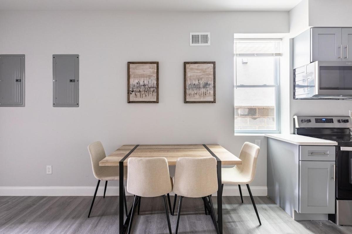 Apartment Chic & Convenient Philly Getaway, Your Stylish In Center Philadelphia