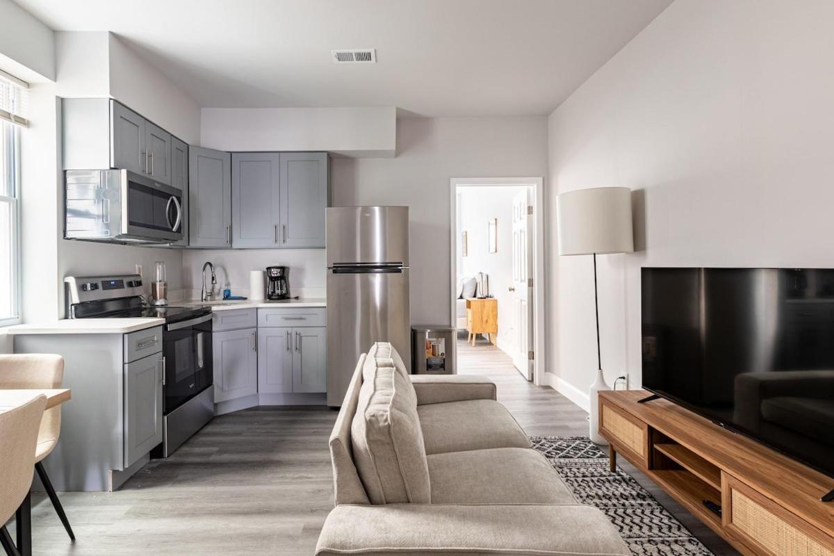 Apartment Chic & Convenient Philly Getaway, Your Stylish In Center Philadelphia