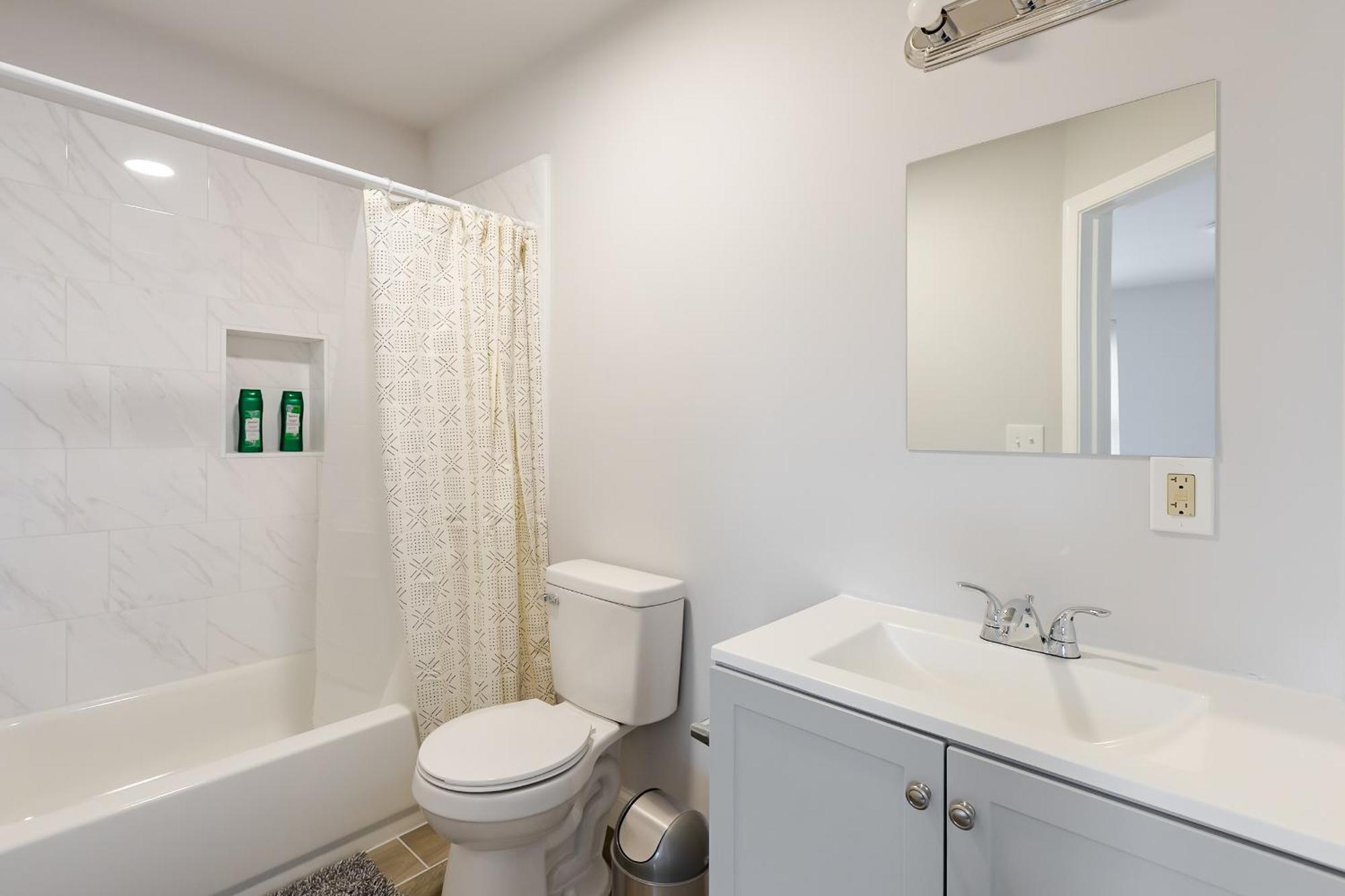 Apartment Chic & Convenient Philly Getaway, Your Stylish In Center *