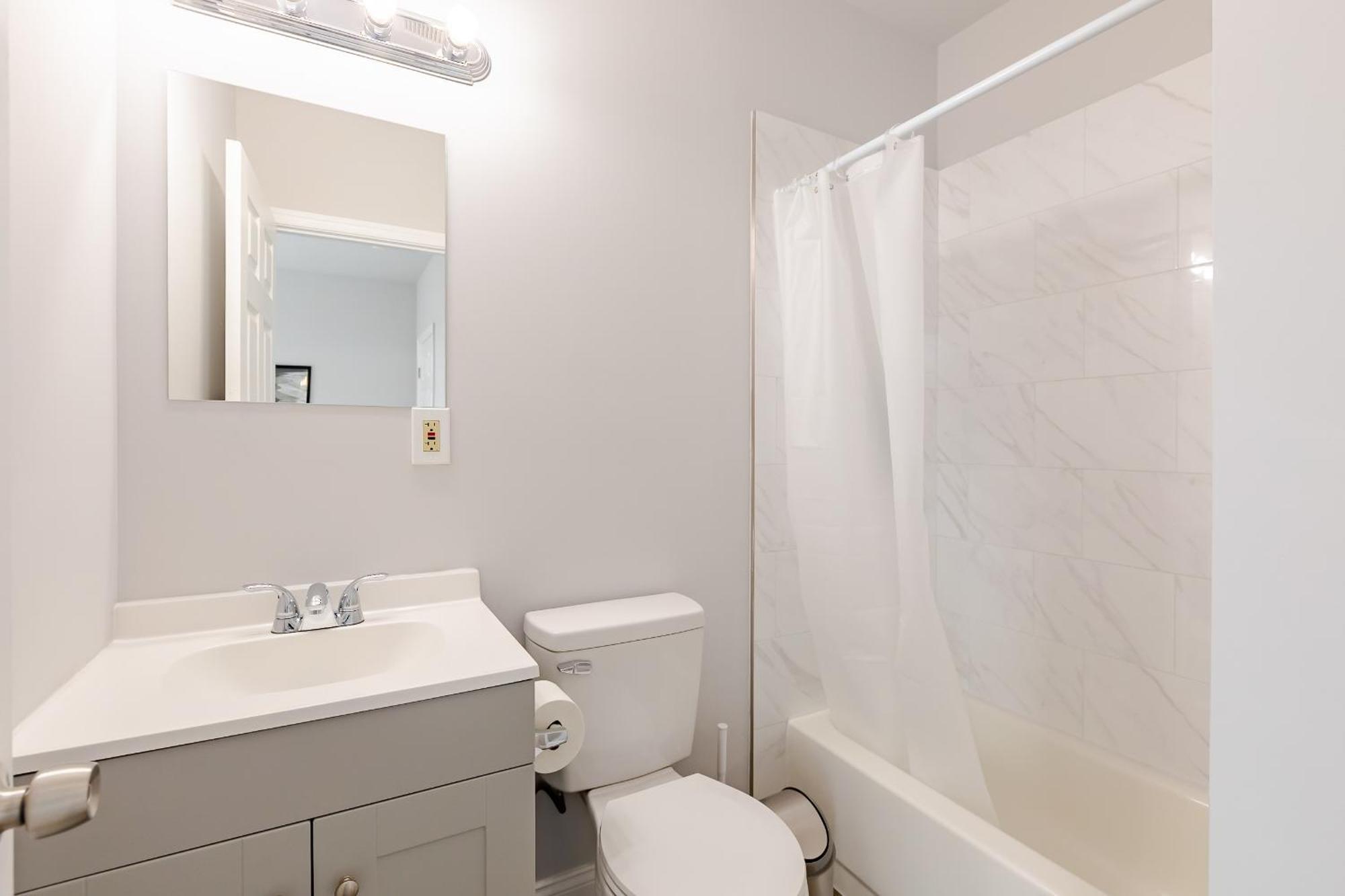 Chic & Convenient Philly Getaway, Your Stylish In Center Philadelphia