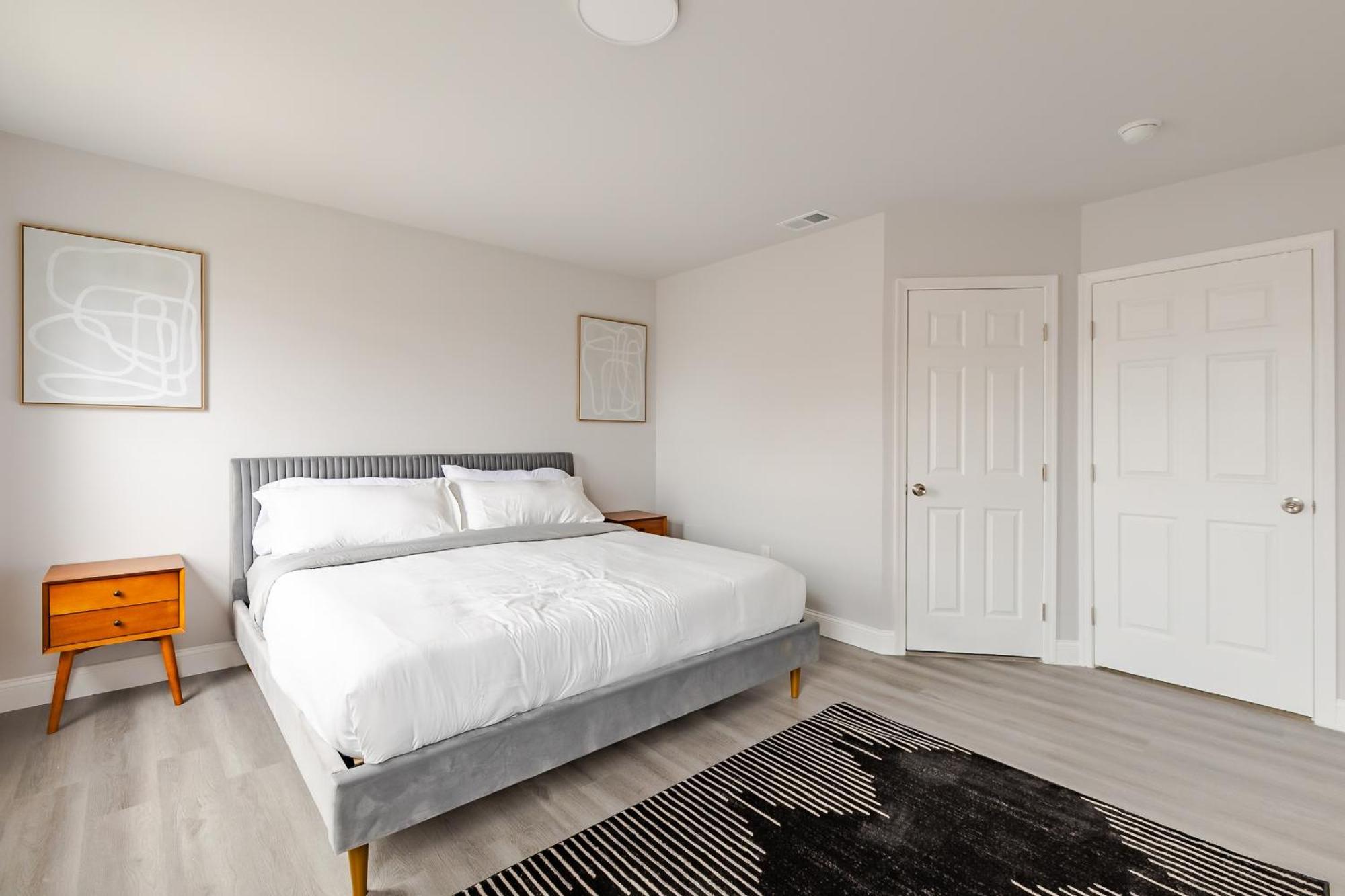 Chic & Convenient Philly Getaway, Your Stylish In Center Apartment Philadelphia