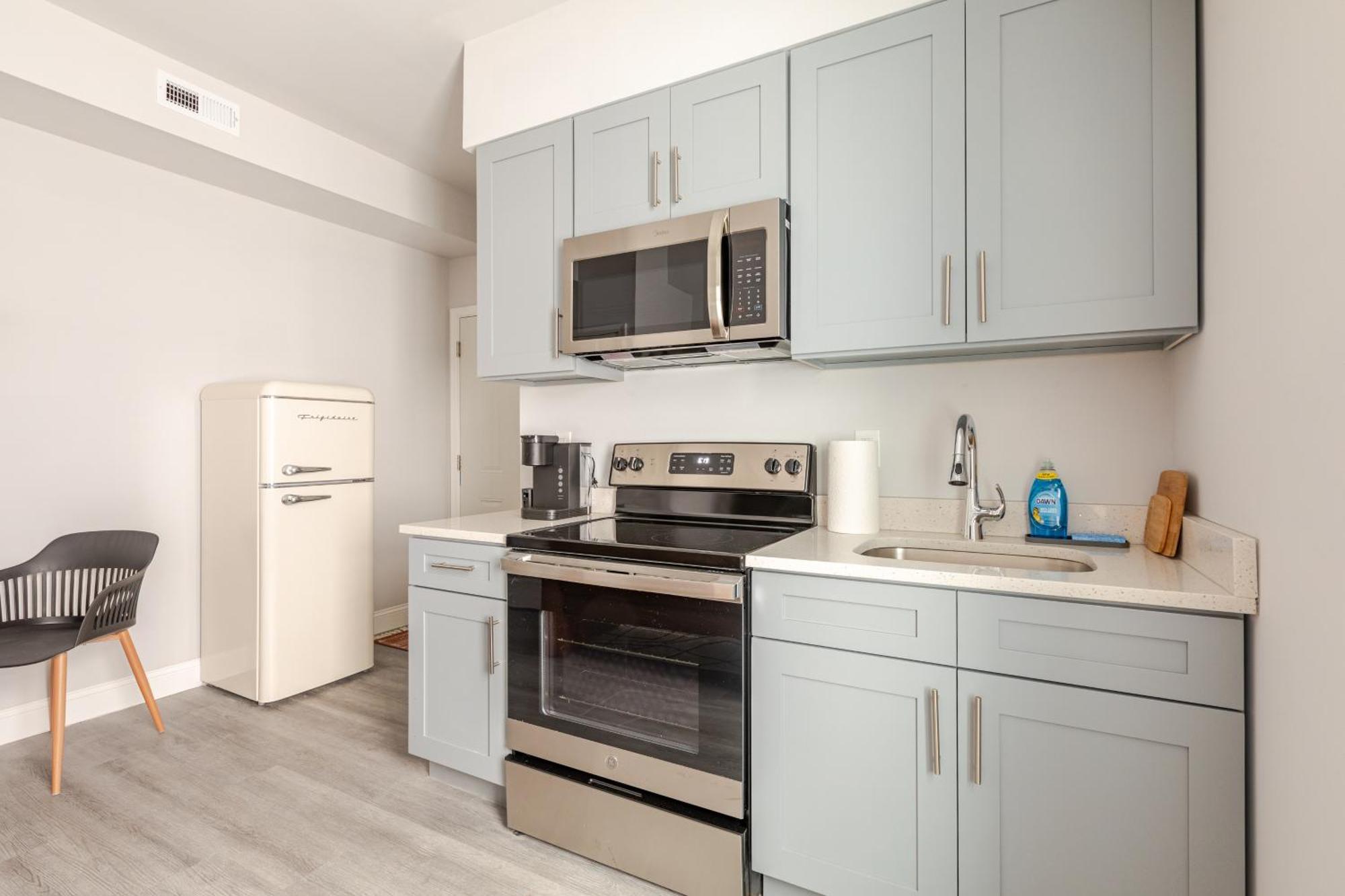 Apartment Chic & Convenient Philly Getaway, Your Stylish In Center