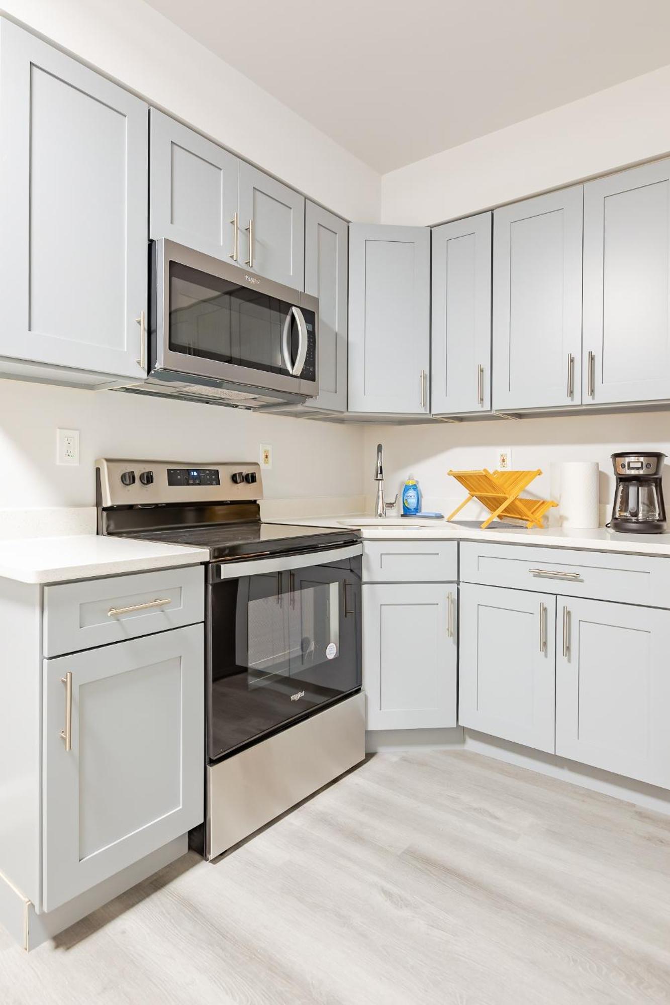 Chic & Convenient Philly Getaway, Your Stylish In Center Apartment *