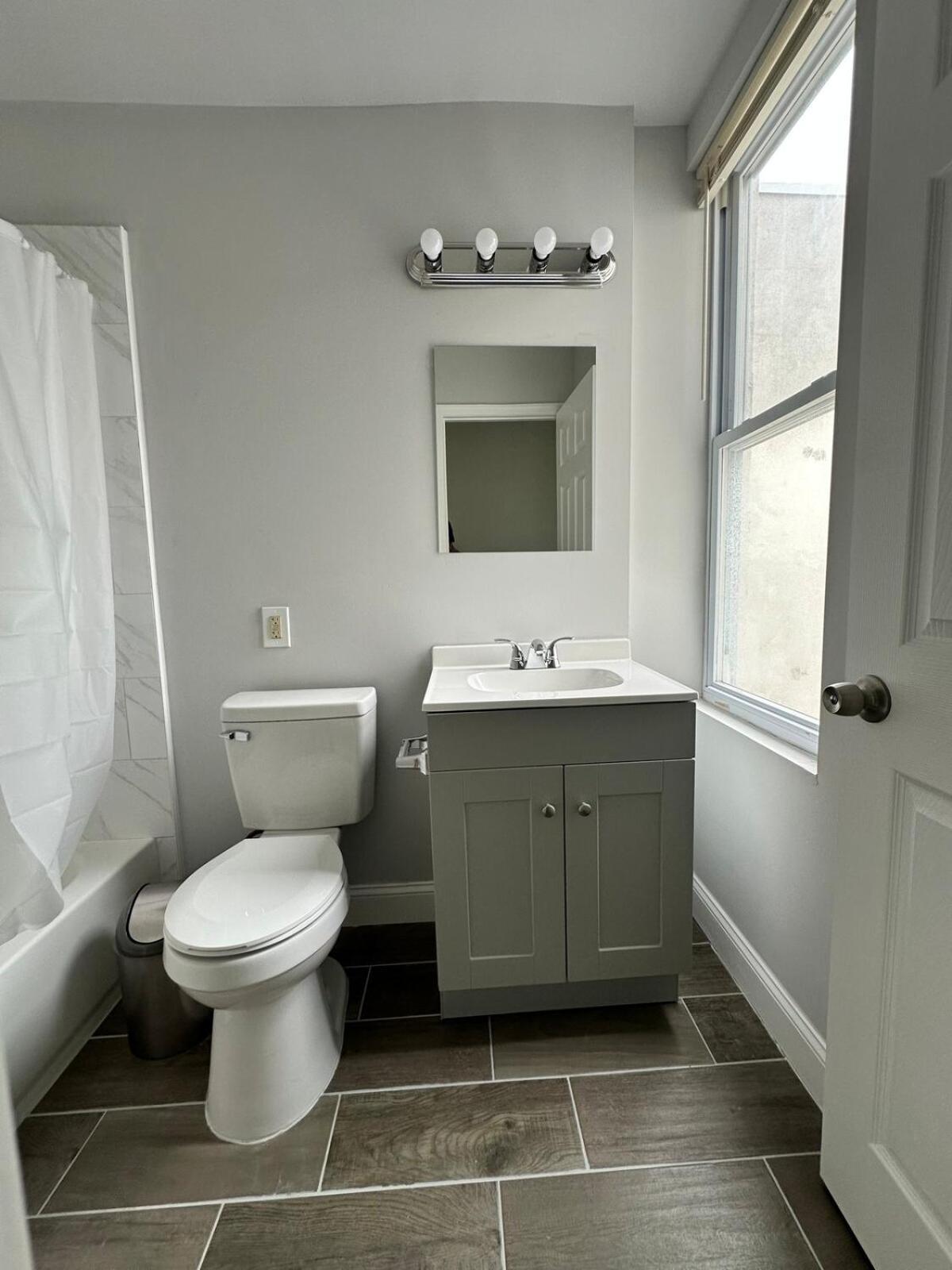 Chic & Convenient Philly Getaway, Your Stylish In Center Apartment *