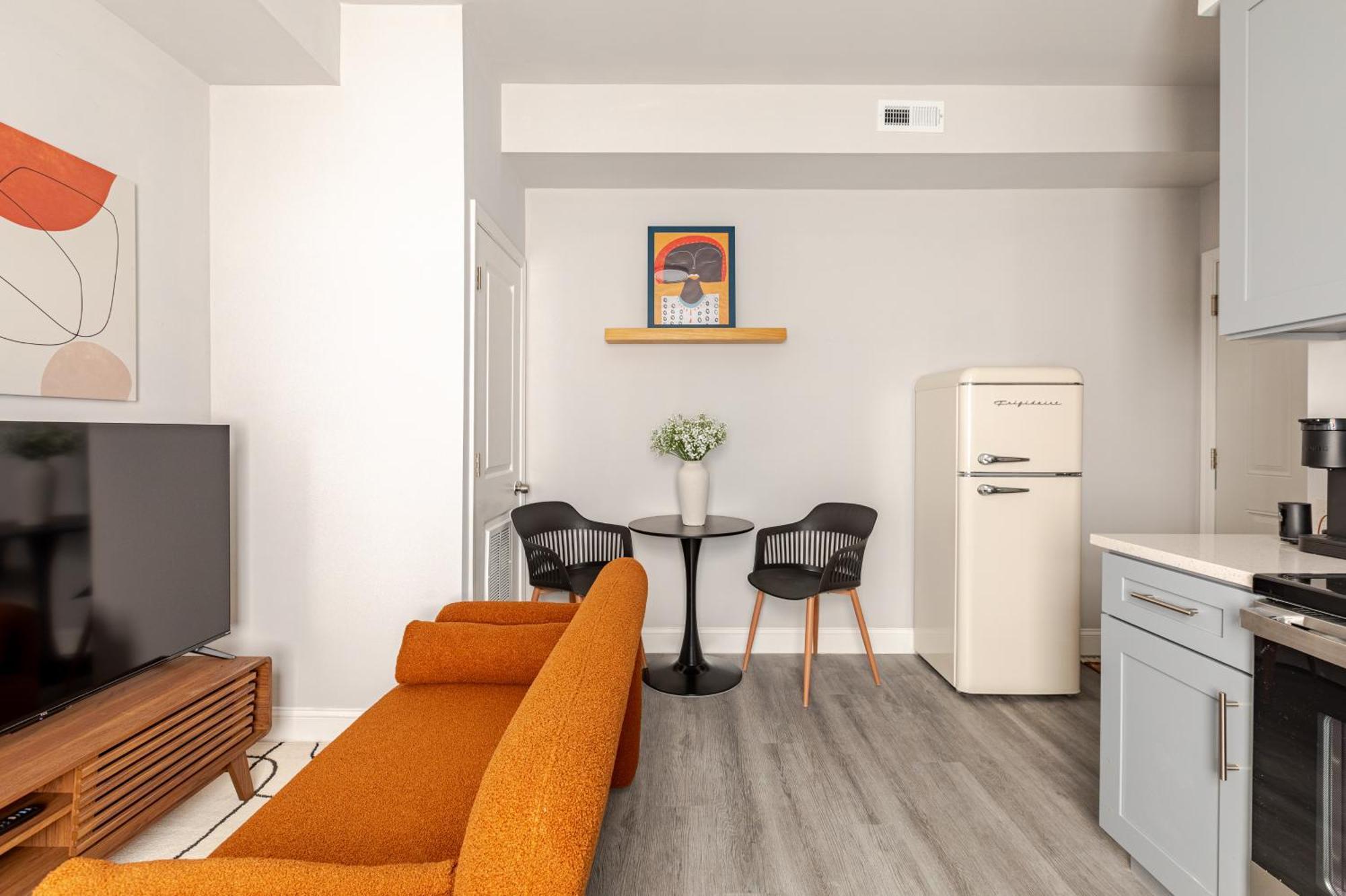 Apartment Chic & Convenient Philly Getaway, Your Stylish In Center *