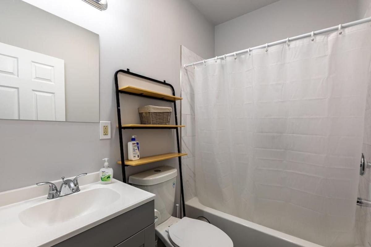 Chic & Convenient Philly Getaway, Your Stylish In Center Apartment