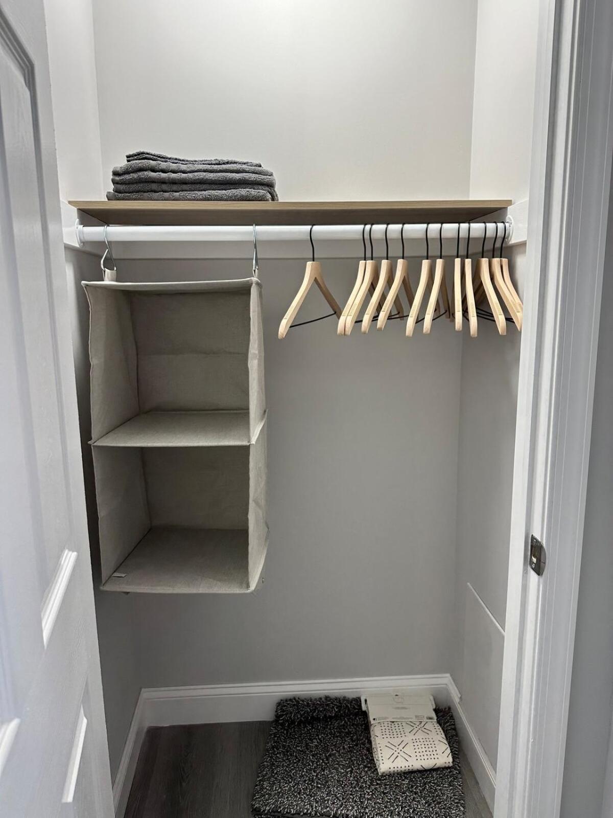 Chic & Convenient Philly Getaway, Your Stylish In Center Apartment Philadelphia